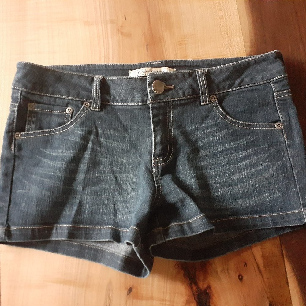 Forever 21 size 28 shorts
